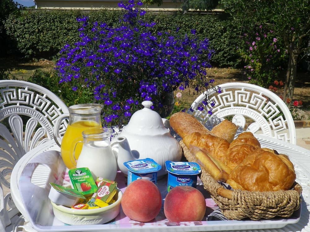 Eglantine Et Chevrefeuille