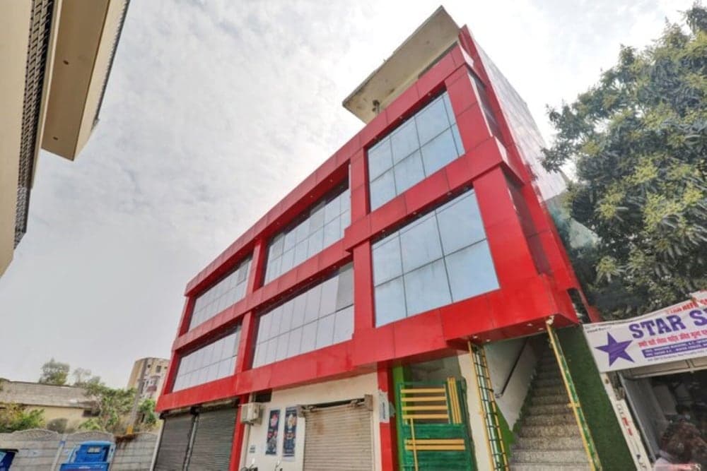 Goroomgo Aditya Grand Lucknow