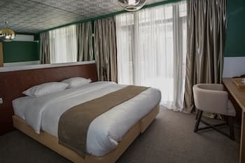Crowns Hotel