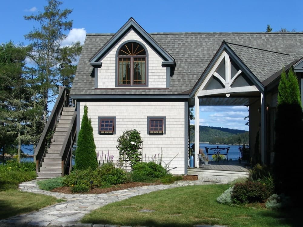Three Pines Bed And Breakfast