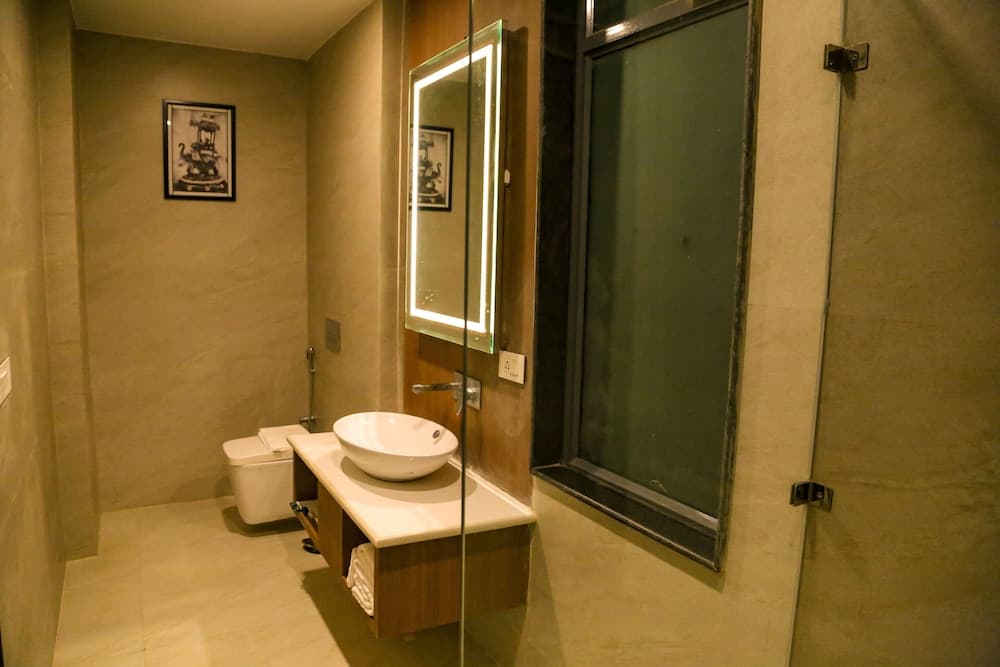Four Leaf Hotel Sapphire Blue
