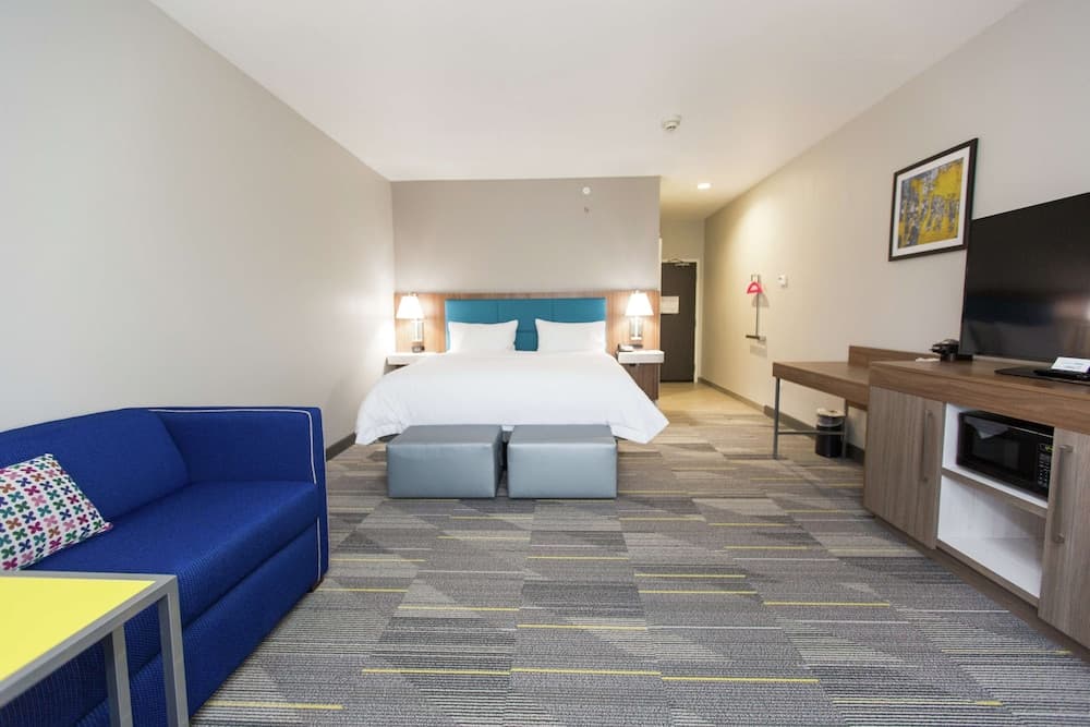 Hampton Inn Mustang