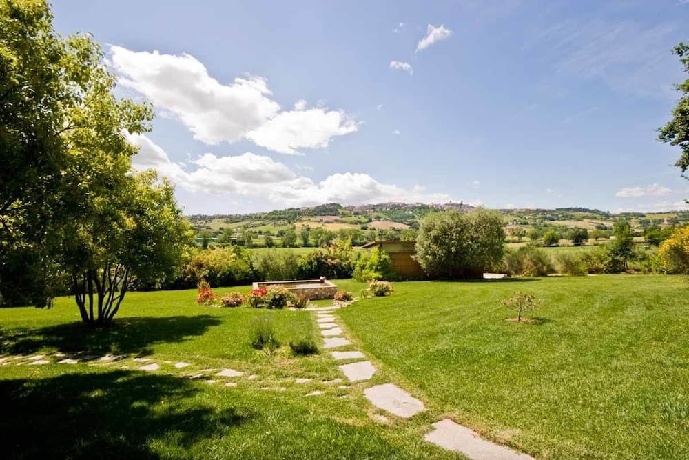 Bellafiora Bed & Breakfast