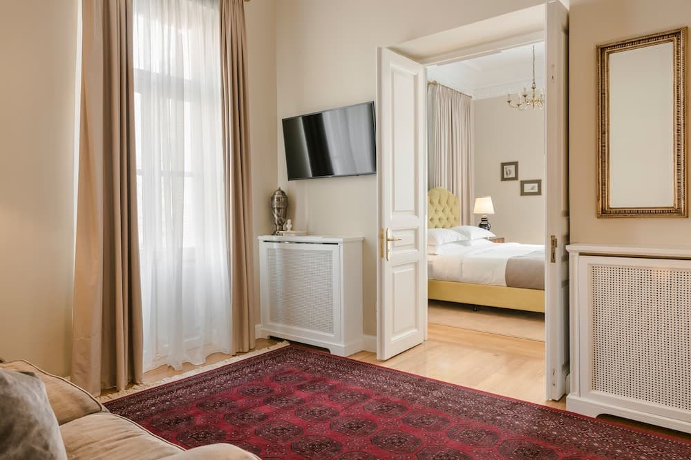 Noble Suites