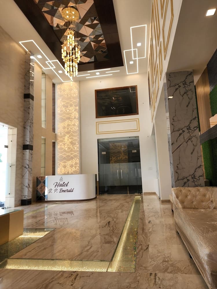 Hotel B P Emerald