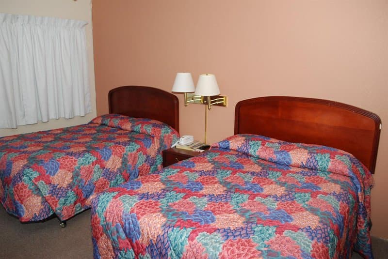 Golden Eagle Motel