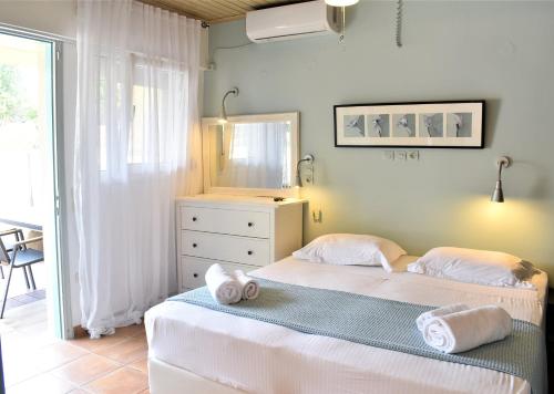 Simatos Apartments & Studios