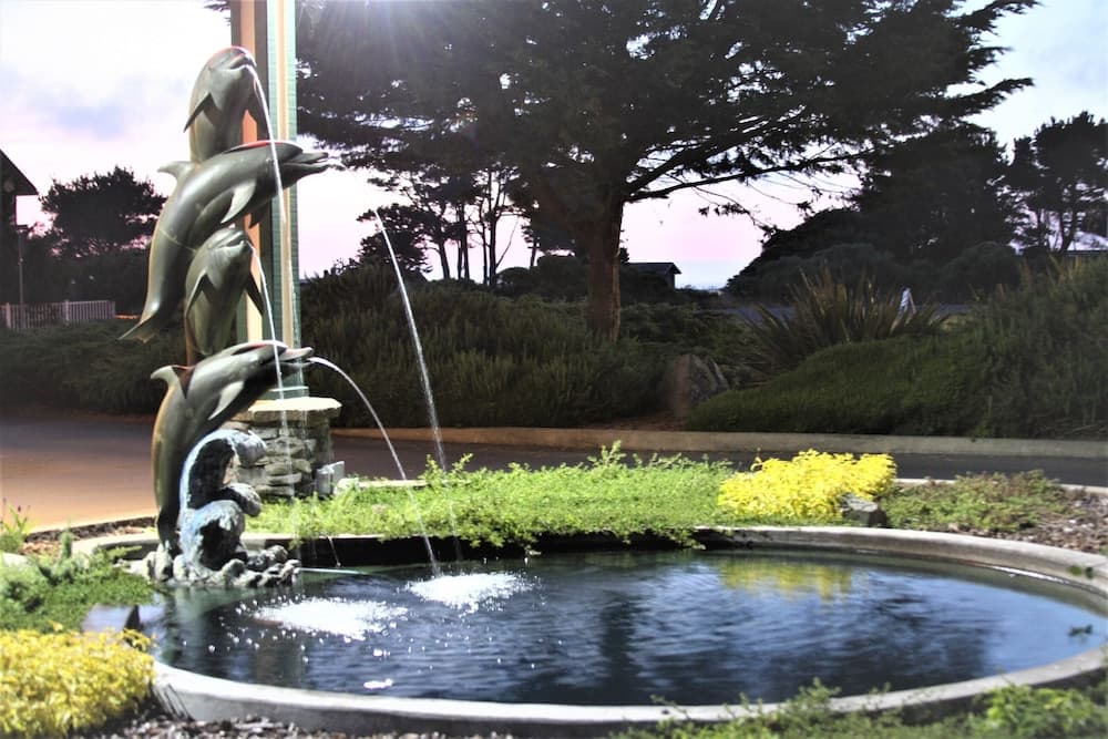 Emerald Dolphin Inn & Mini Golf