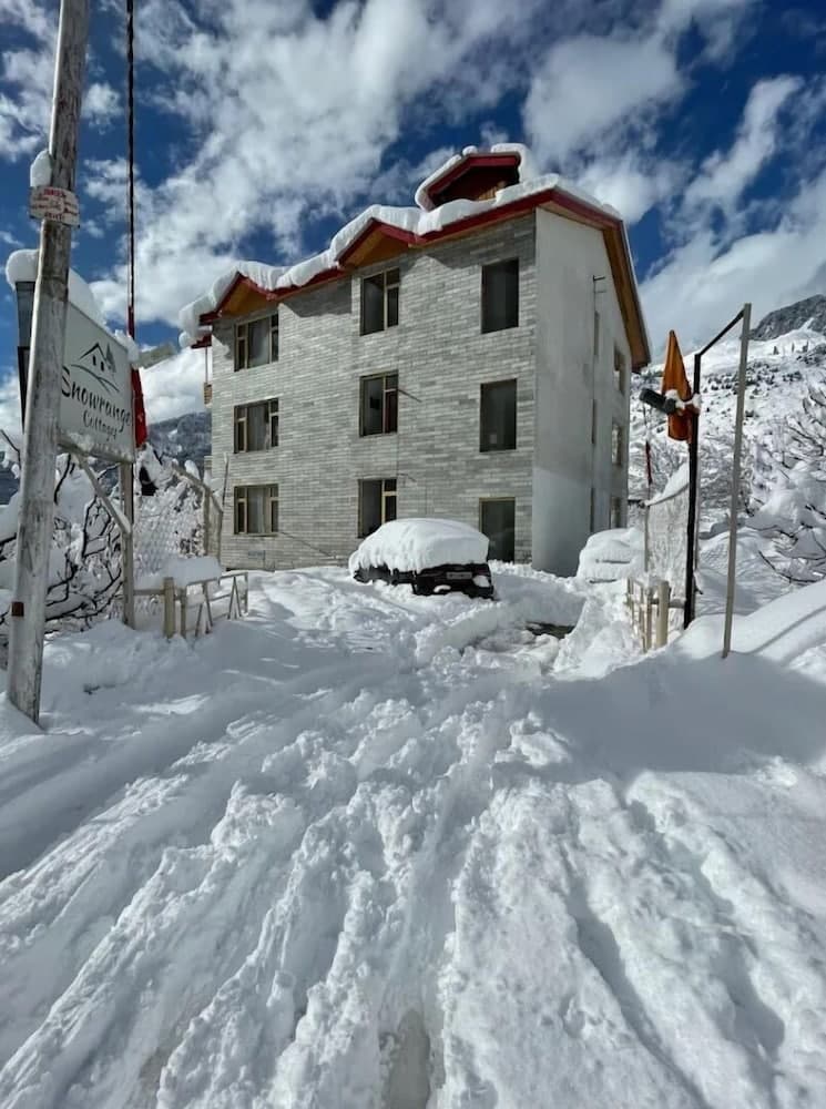 Snow Range Cottage