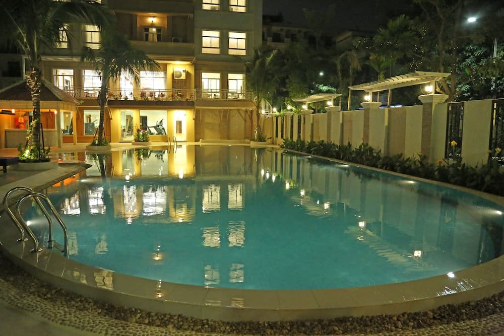 8008 Hotel