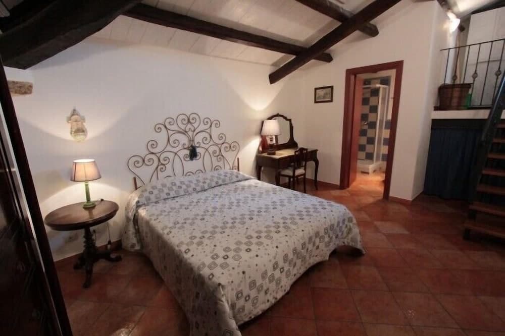 Il Pino E La Rosa