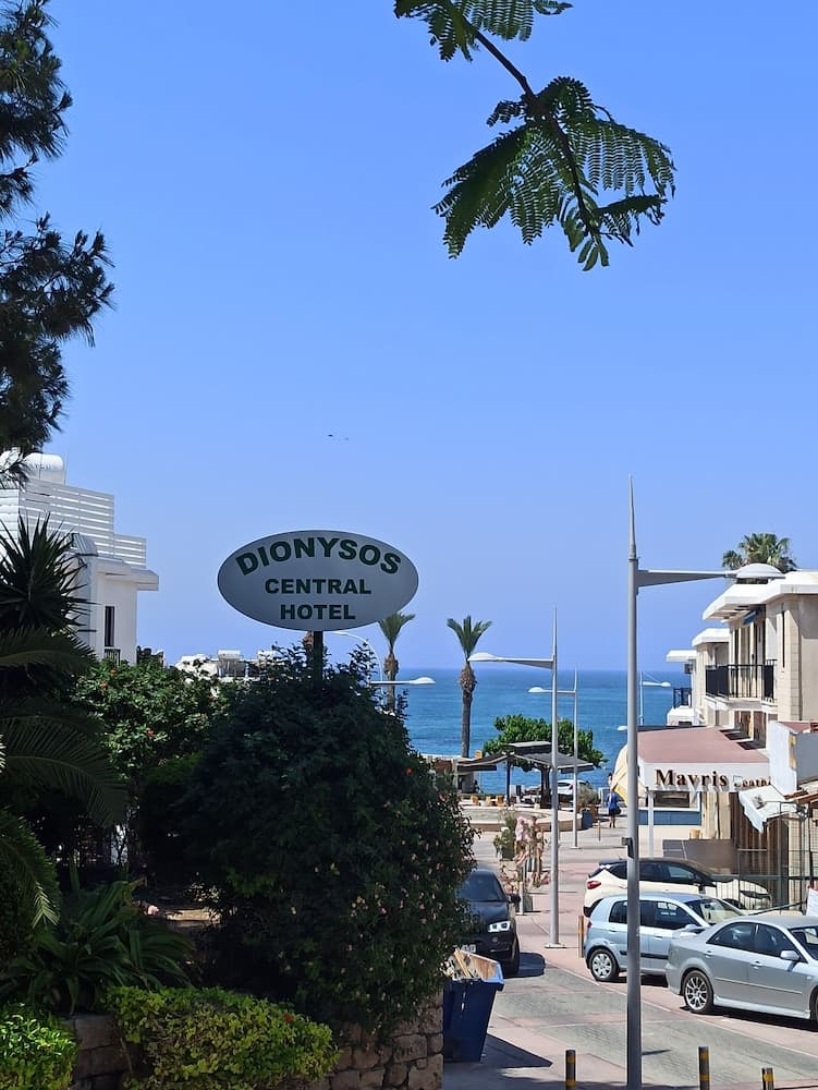 Dionysos Central Hotel