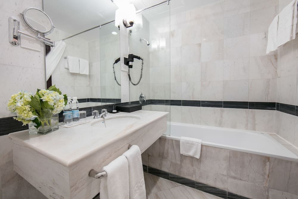 Quoc Hoa Hotel