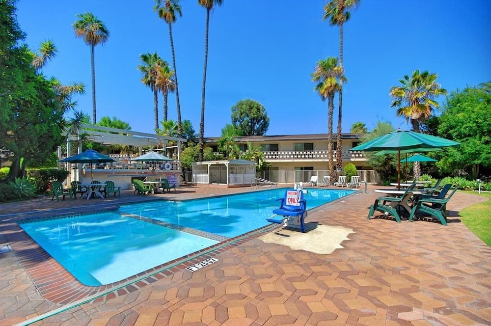 Super 8 Long Beach