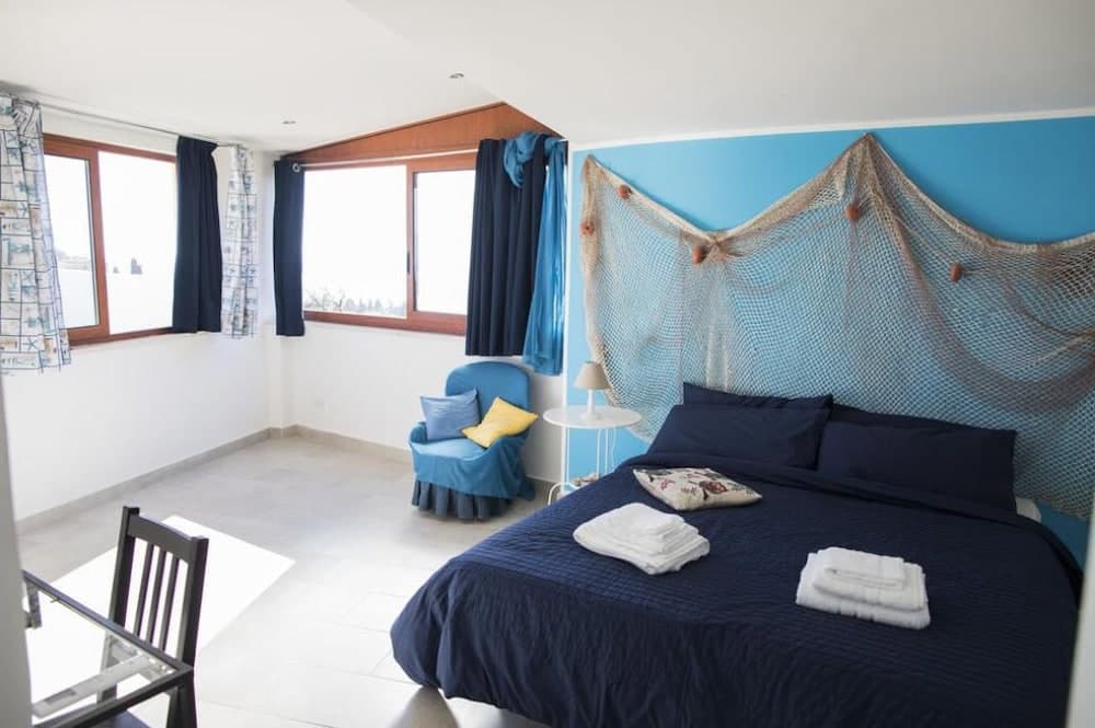 B&B Tauromenion
