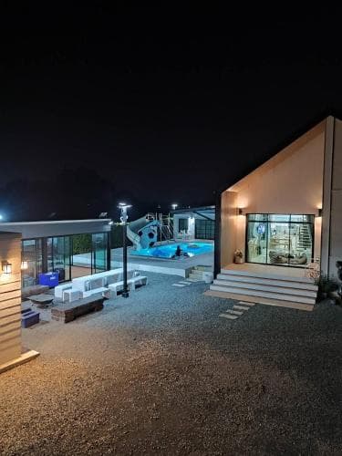 373 pool villa