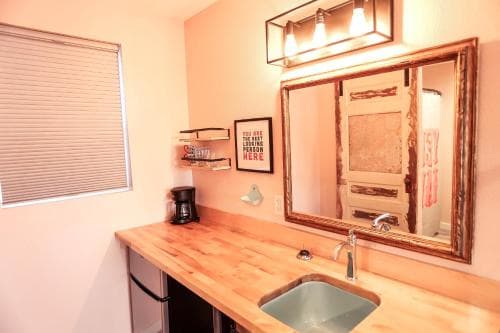 Four Winds Motel