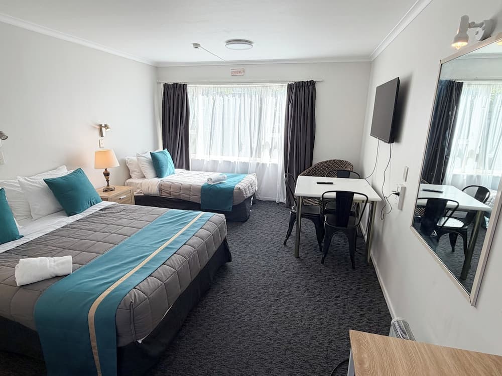 Champers Motor Inn