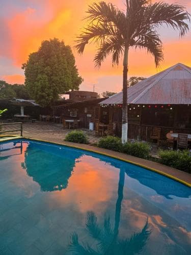 Hotel Cabanas La Teca