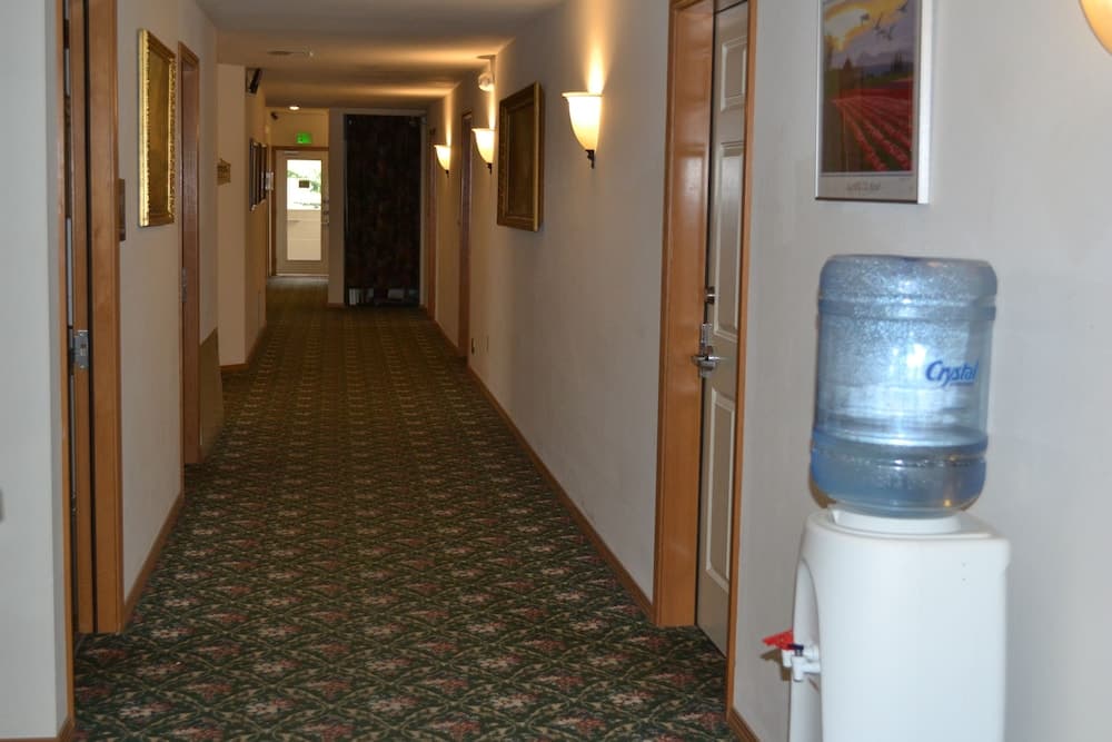 Anaco Bay Inn