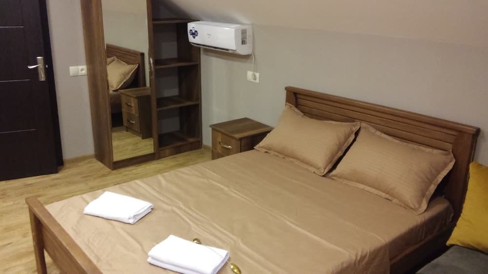 Redhotel