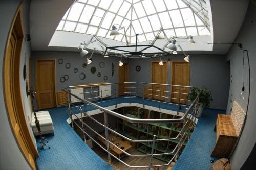 Iron Hostel & Accommodation