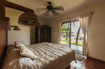 Casa Manzanillo