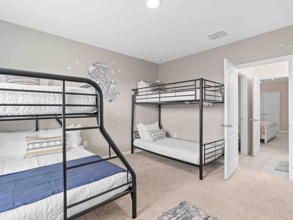 SUPER COMFY - 7BD 5 5BA SLEEPs 22 with AMENITIES