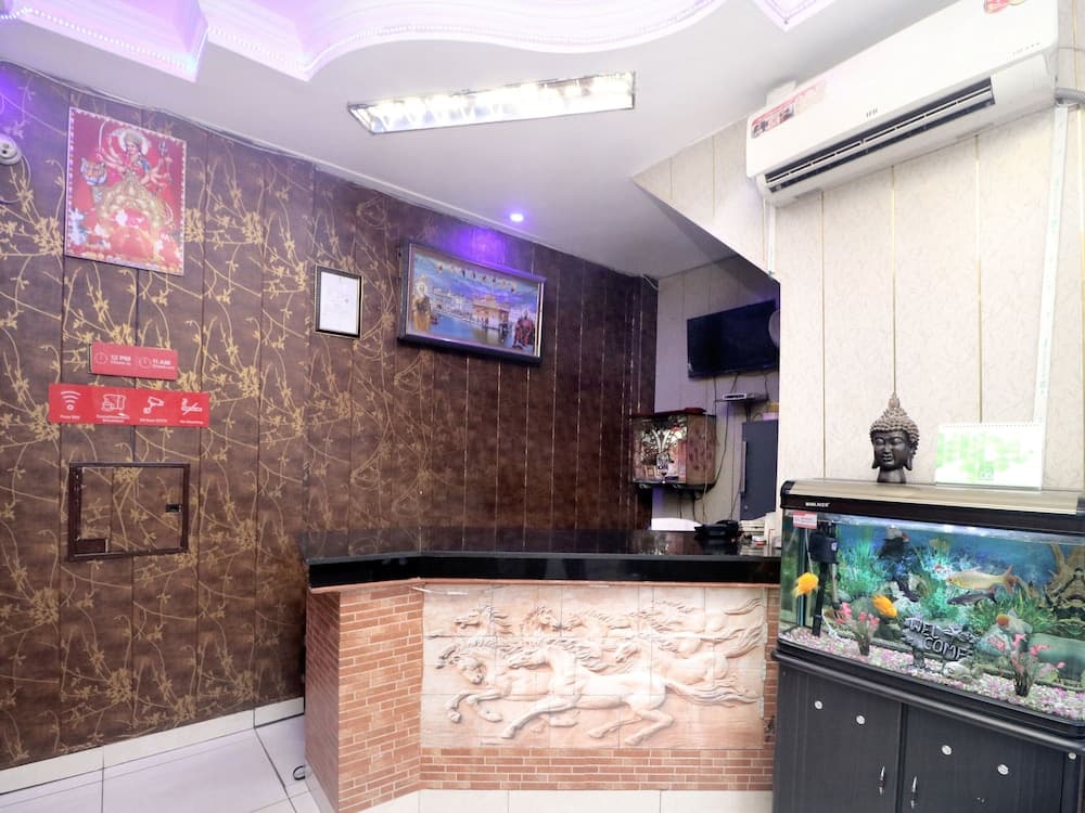 OYO 14876 Hotel Samrat