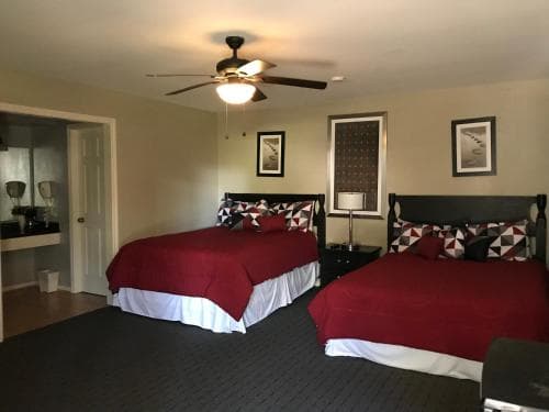 Lakeview Hotel