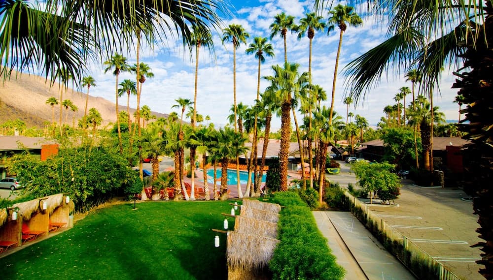 Caliente Tropics Hotel