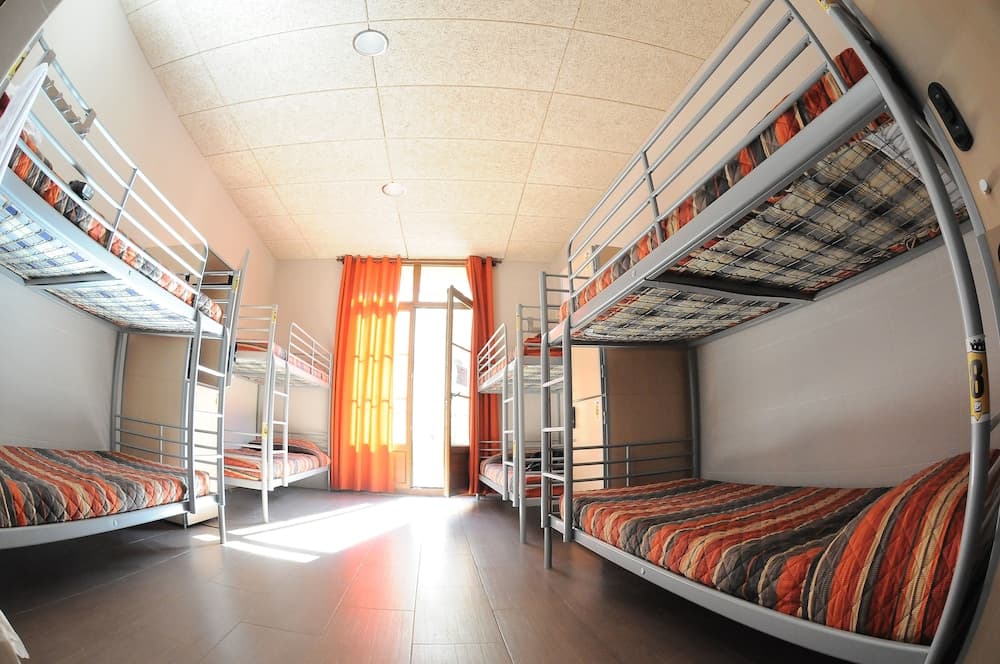 Be Zaragoza Hostel