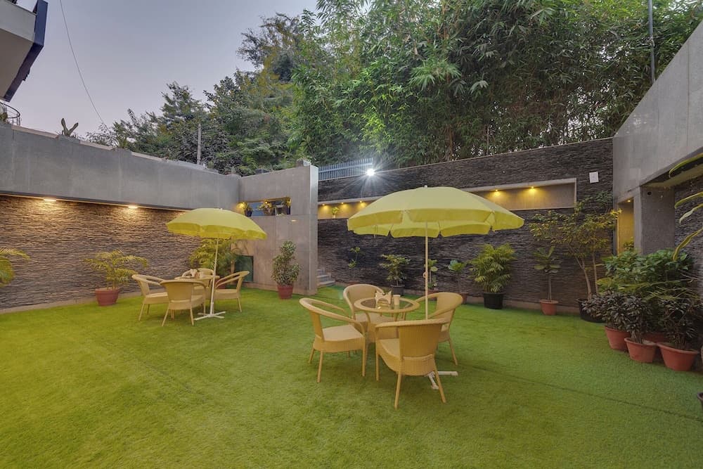 Ahuja Residency GCR