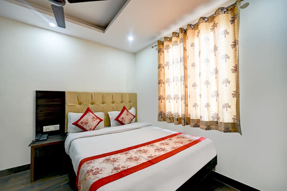 Hotel Dhwani Palace