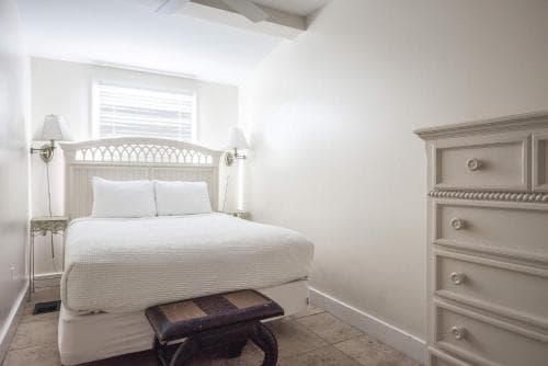 Sea Breeze -Great Location!