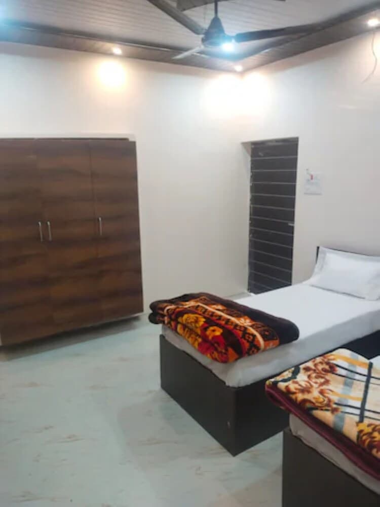 Goroomgo Banaras Residency Varanasi