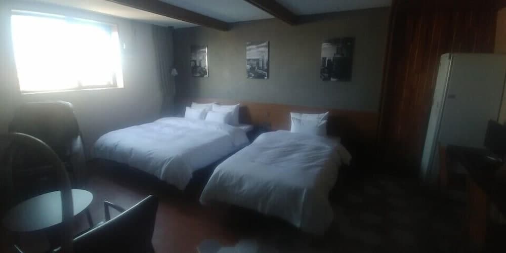 Central Hotel