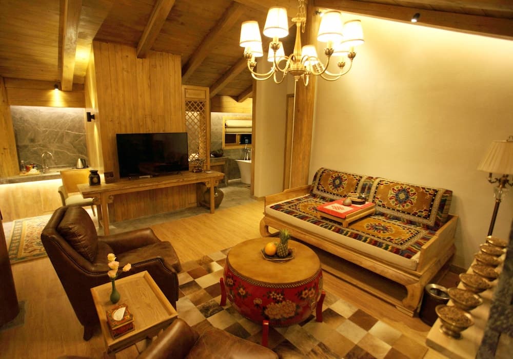 Gadan Manor