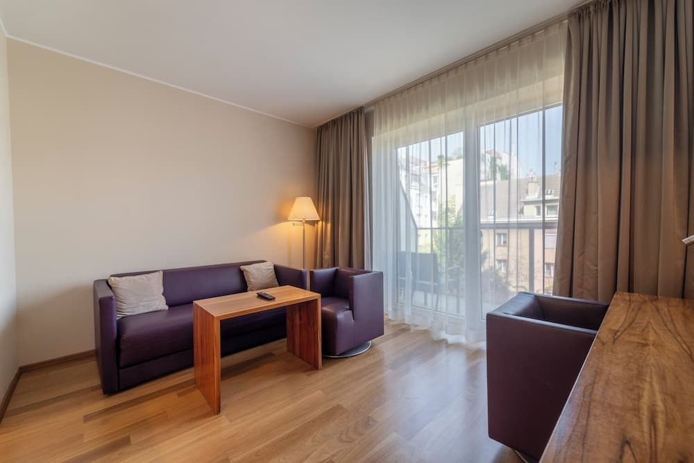 Pakat Suites