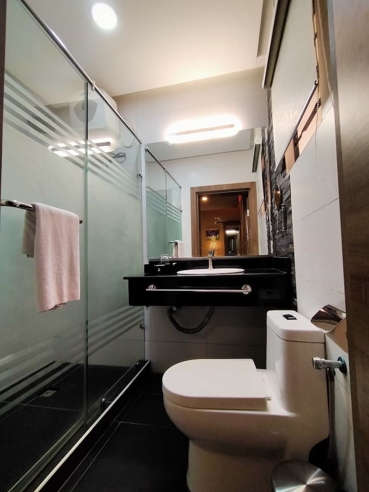 Iris Hotel