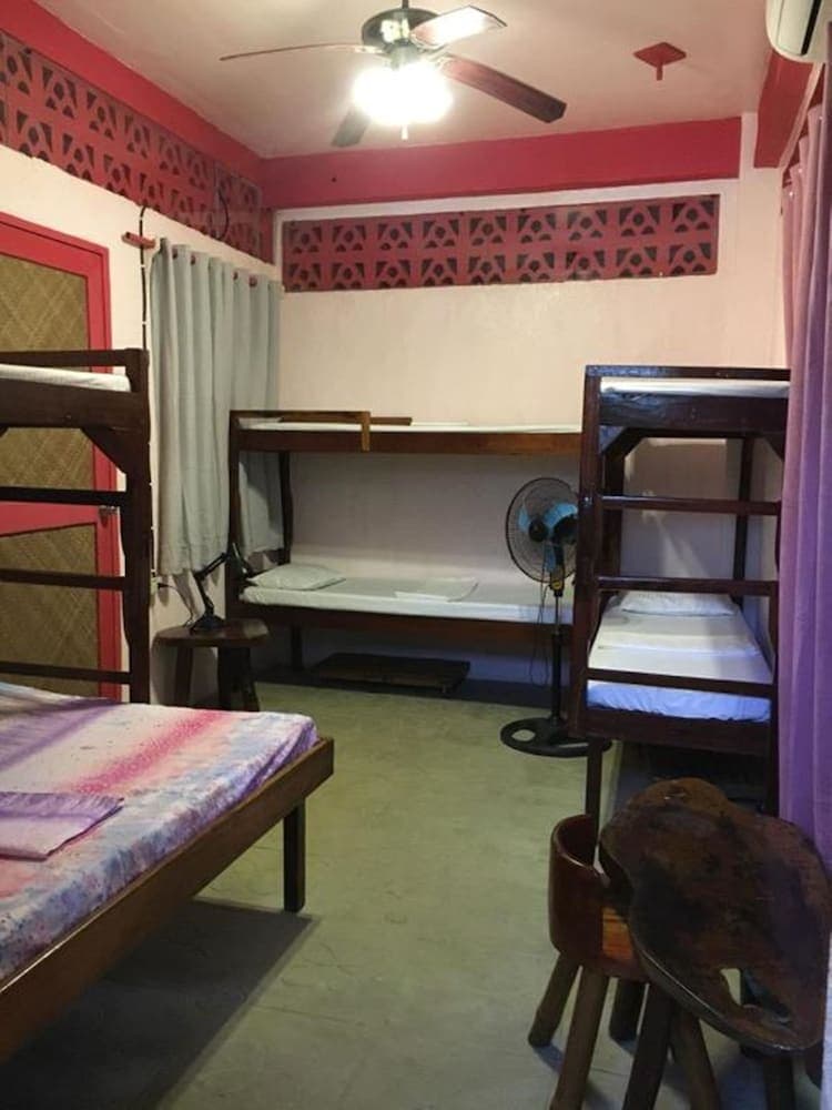Elternative Hostel