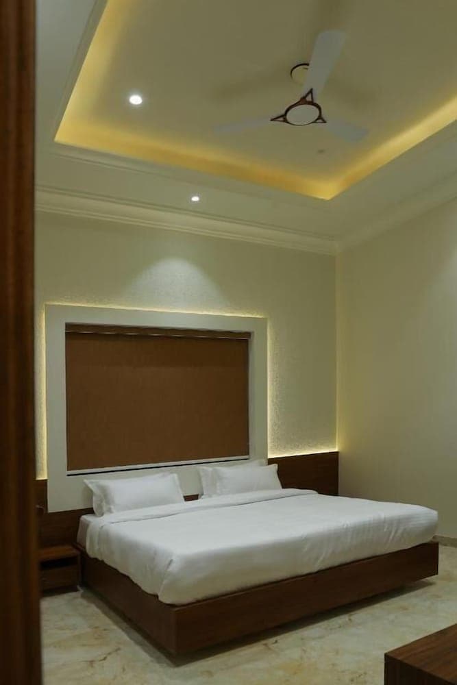 Ratna Vilas Palace