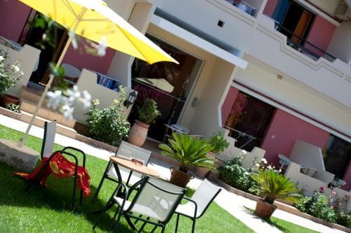 Nikolas Suites