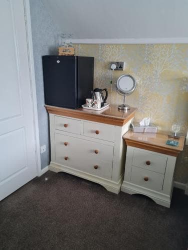 Brookside Guest House & Mini Spa