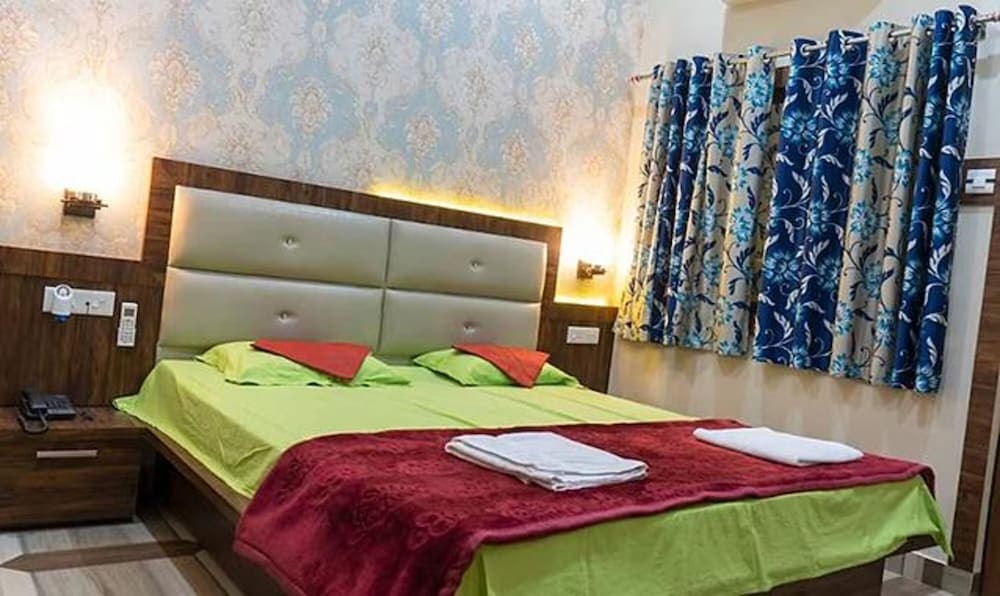 Fabhotel Cm Palace I