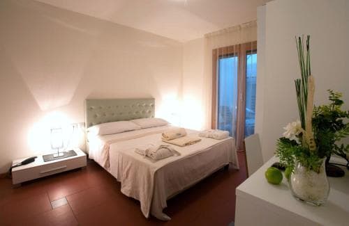 Lacroma Aparthotel