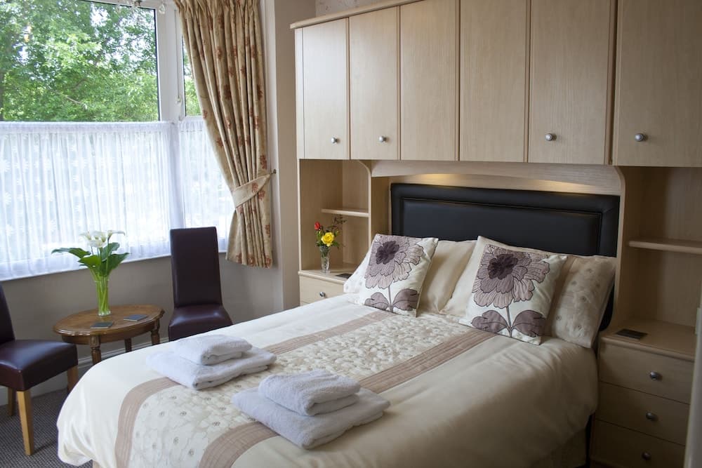 Linroy Guest House