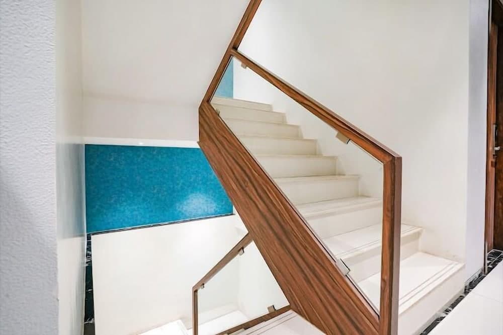 Glitz Hotels DR Residency