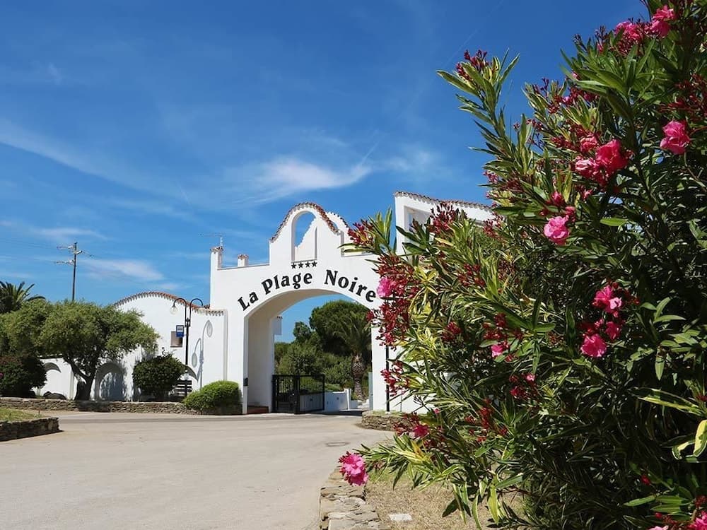 La Plage Noire Resort
