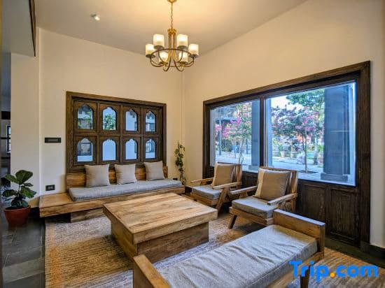 Uma Residence and Suites